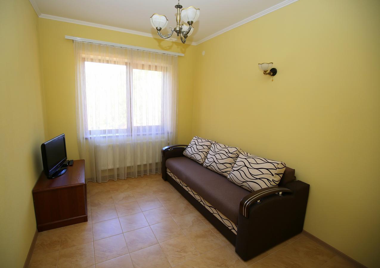 Пори Року Guest House Sîneak Exterior foto
