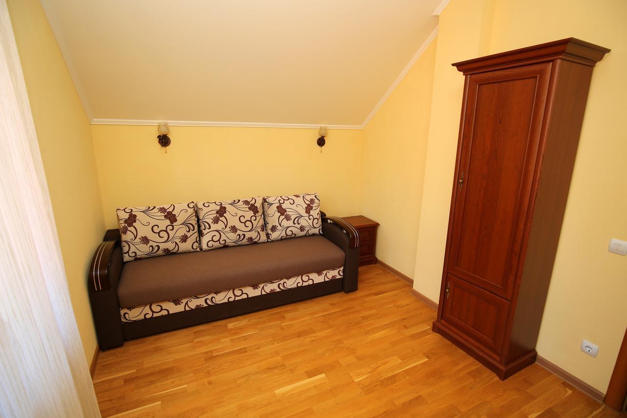 Пори Року Guest House Sîneak Exterior foto