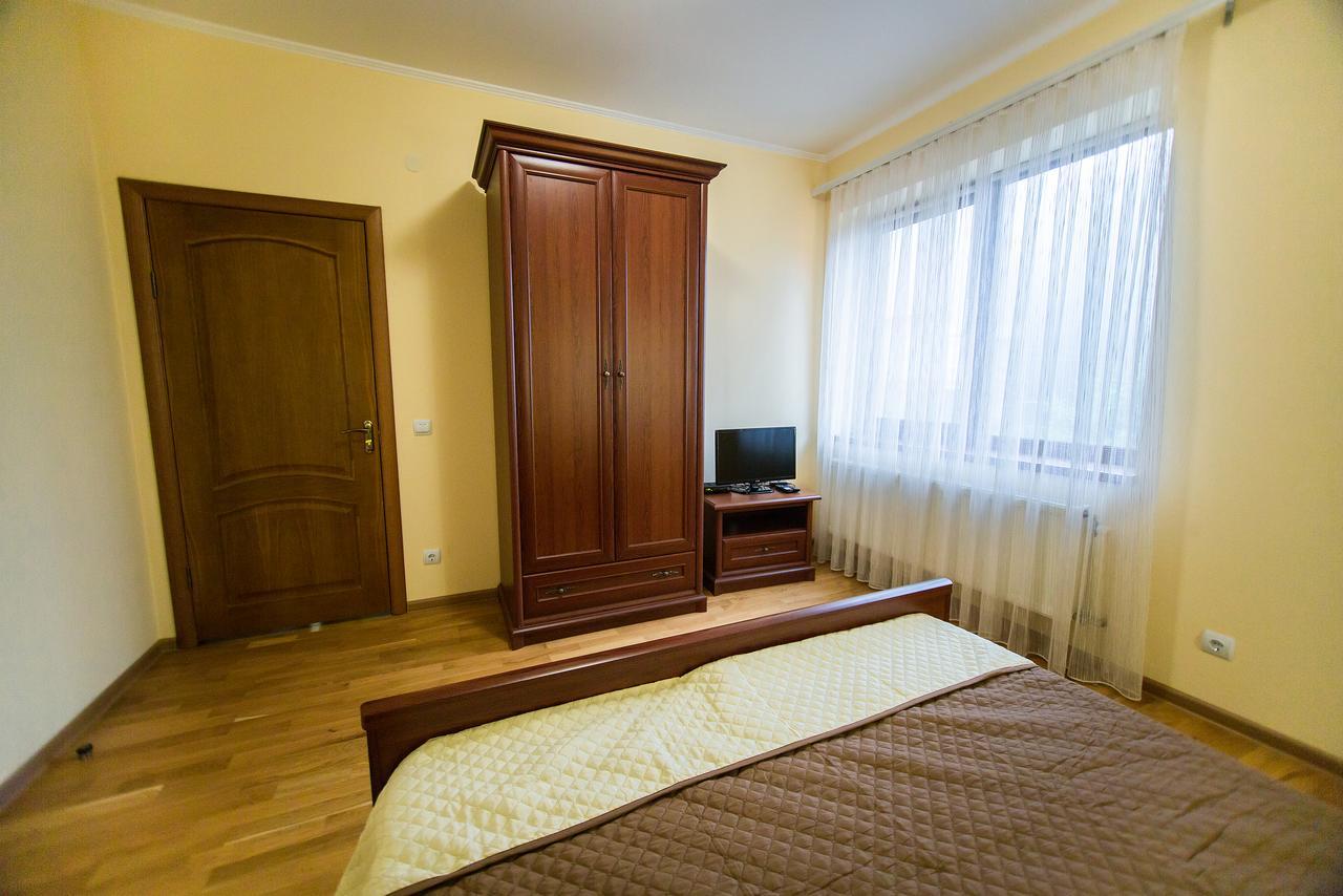 Пори Року Guest House Sîneak Exterior foto