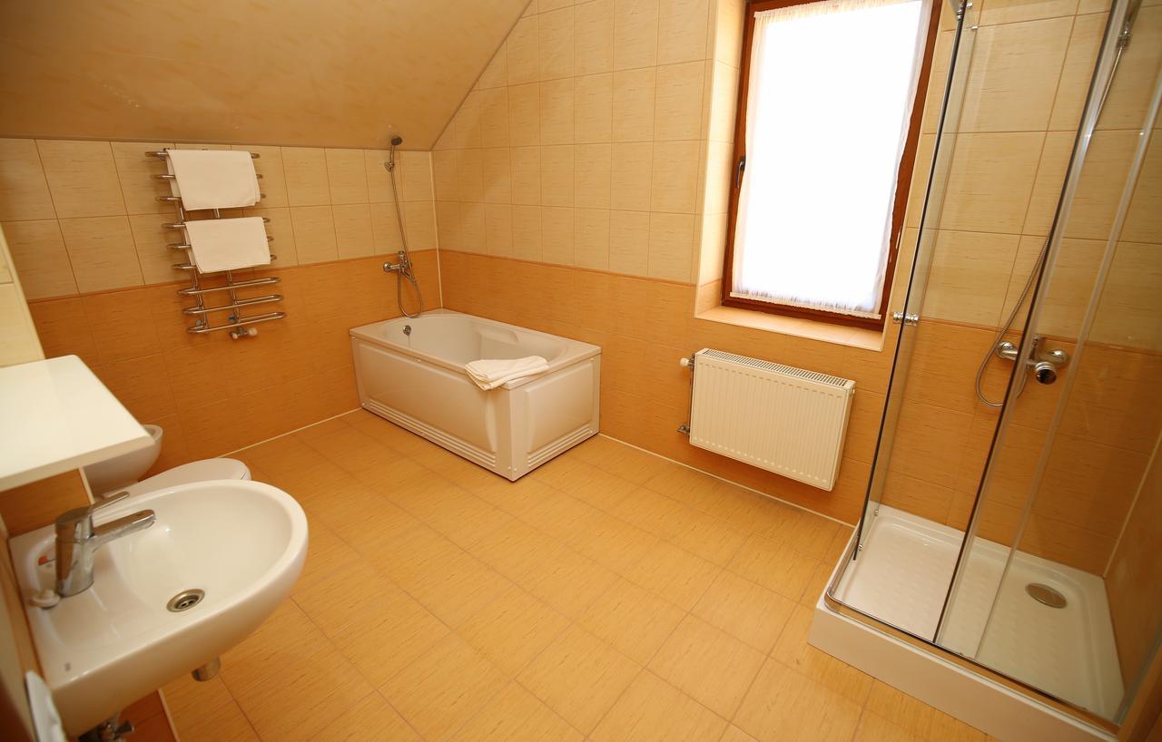 Пори Року Guest House Sîneak Exterior foto